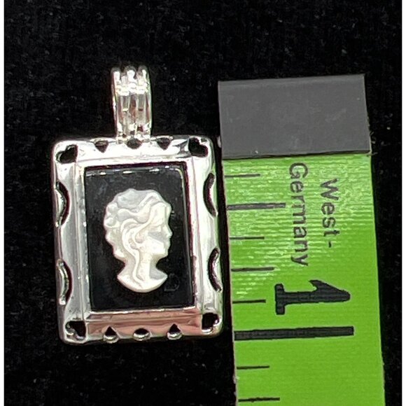 Vintage Silver Cameo Portrait Pendant Decorative Jewelry - Picture 7 of 7